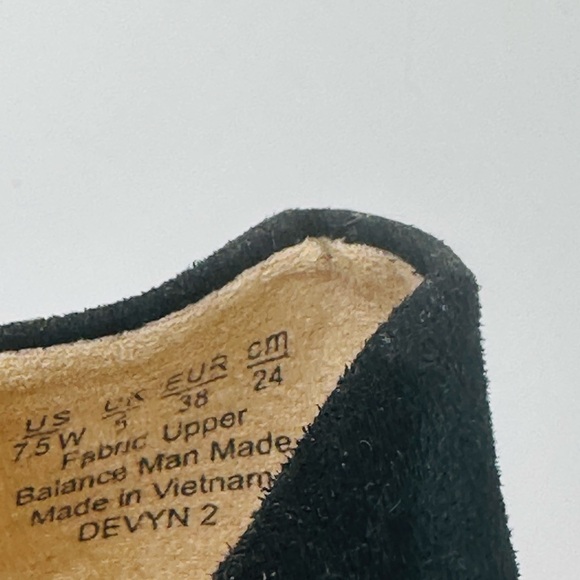 Life Stride Black Heels with Elegant Design - Picture 8 of 13